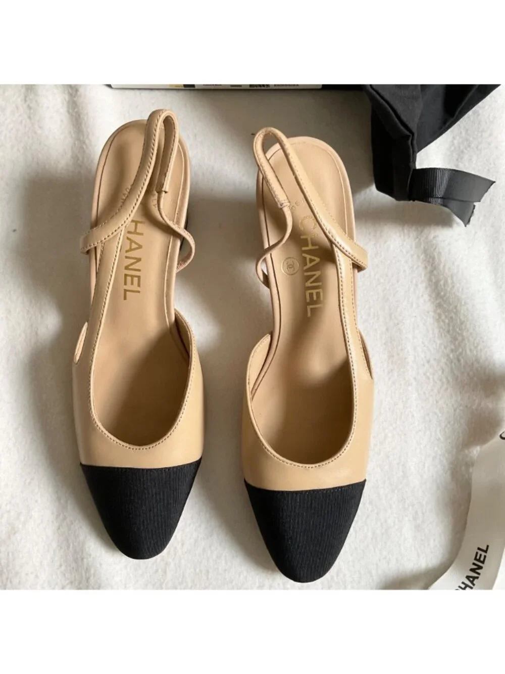 NWB CHANEL Interlocking TWO tone black beige Leather Slingback Pump 37 heels6.5